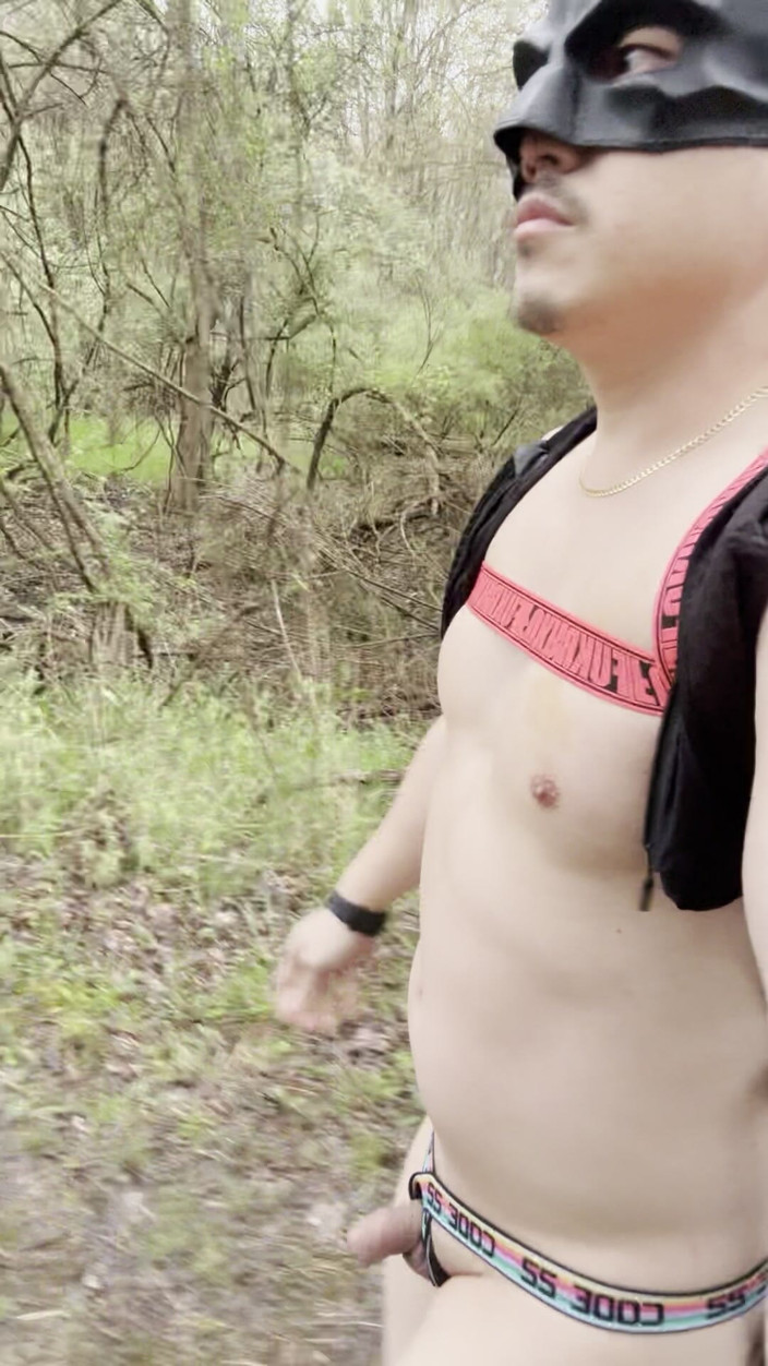 Barenakedmuscles: Jockstrap Park tachinare: musculoas asiatică matahală flexează, fute iarba și explodează în...