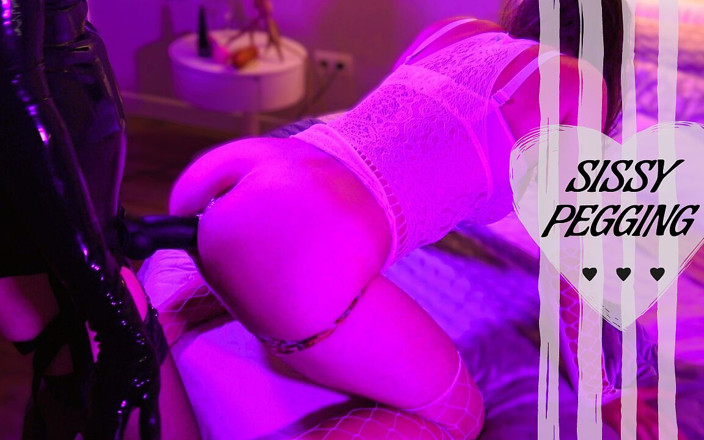 Fetish Explorers: Пеггінг моєї сіссі Гурльфрід