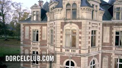 Dorcel Club: Sexo a três quente com 2 lindas garotas