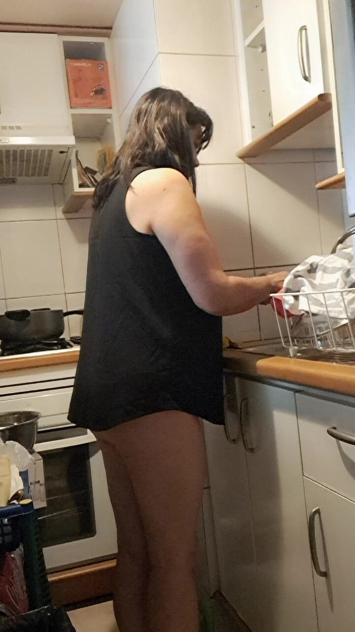 Mommy big hairy pussy: Tante seksi di dapur lagi asik ngentot