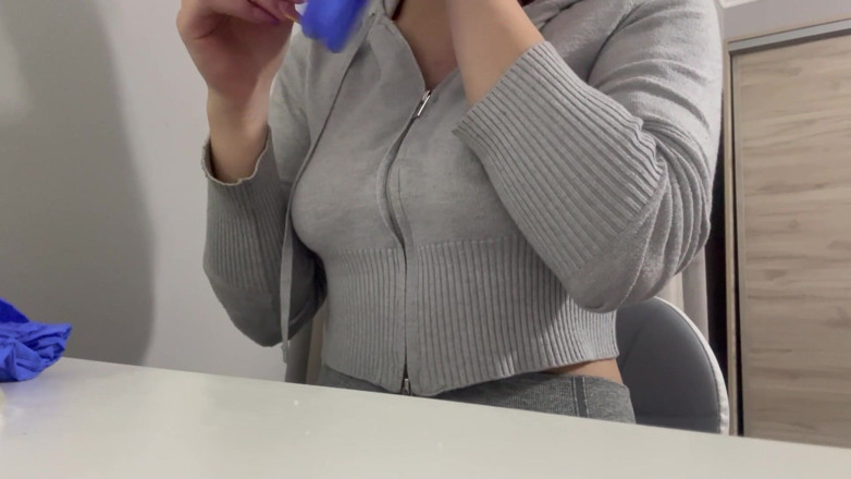 AmayaMori: J’examine la bite dans des gants médicaux 2
