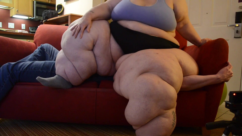 Full Weight Productions: SSbbw bobbi jo的失败践踏和沙发壁球