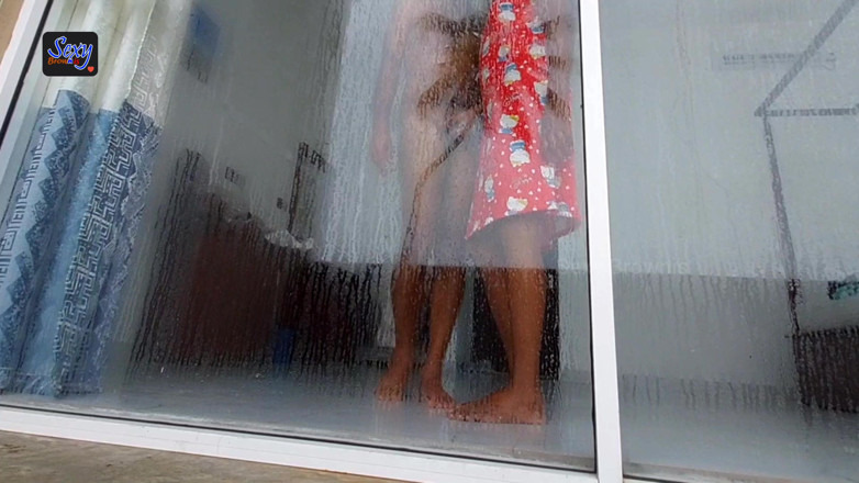 sexybrownis: Stiefschwester Hilft Mir, Im Hotelzimmer Zu - Heißes Paar Sexy Brownis -...