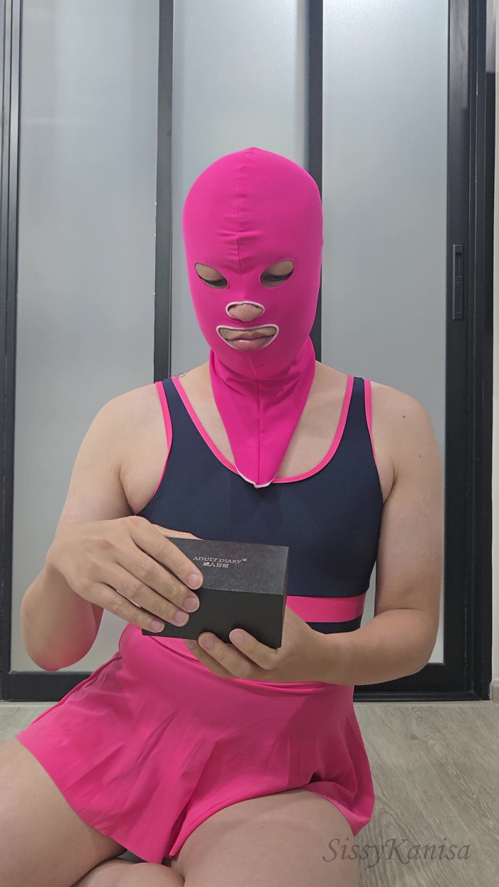 SissyKanisa: シシー・カニサが新しいおもちゃを開封する。ローズマウスプラグディルド