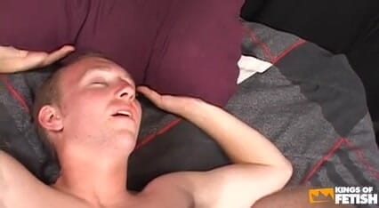 Gay Diaries: yuva mard ek doosre ko uraane ke baad apne dost...