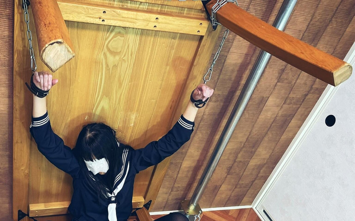 ushirosugatanomiki: Cómo disciplinar a una estudiante descarada