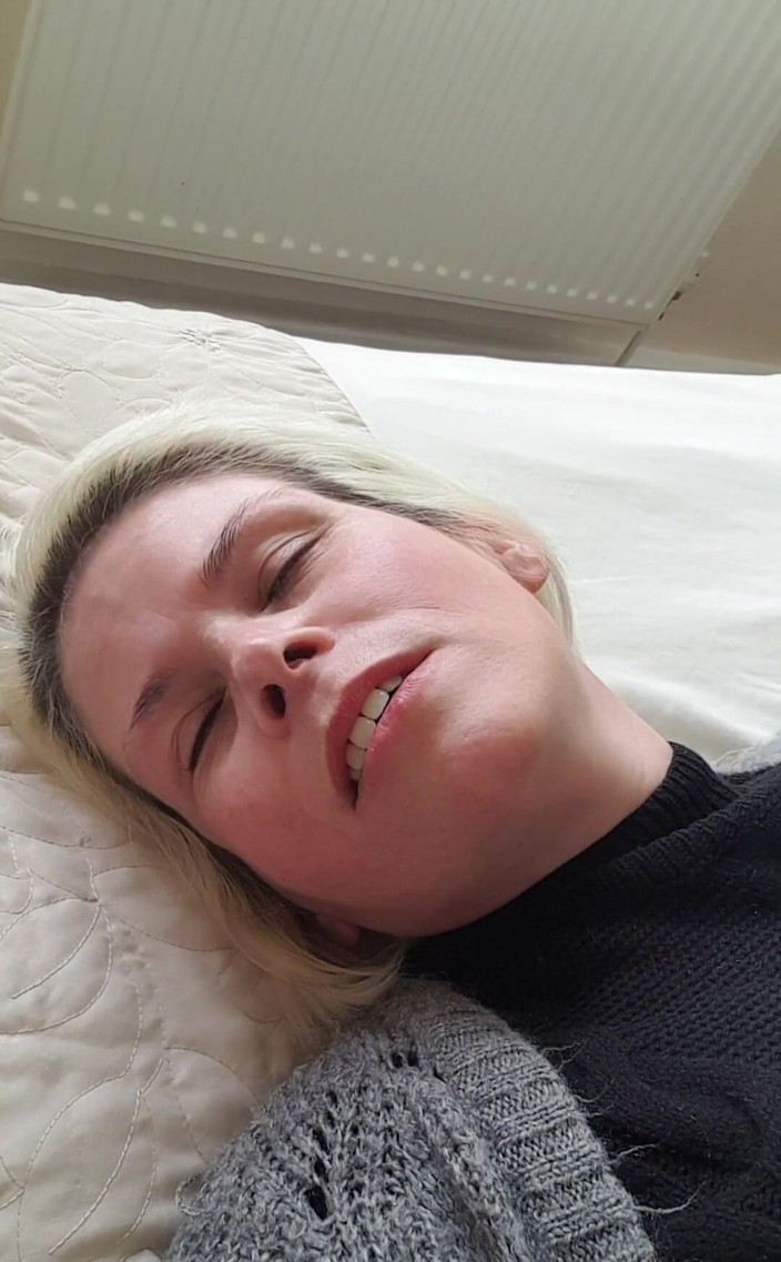 SkylerSquirt: Mostrando minha cara de orgasmo enquanto tenho minha buceta comida...