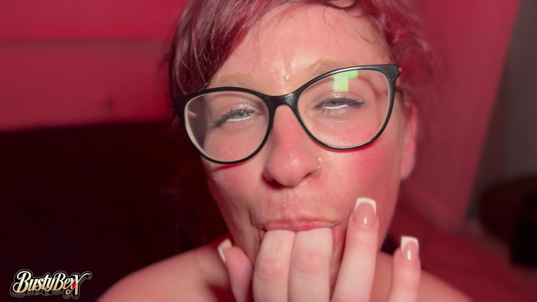 Busty Bexx: Червоне світло в секс-клубі