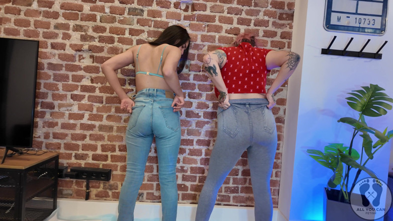 All You Can Fetish: Rebeca Addams aur ana Spears jins sho oph par peshaab...