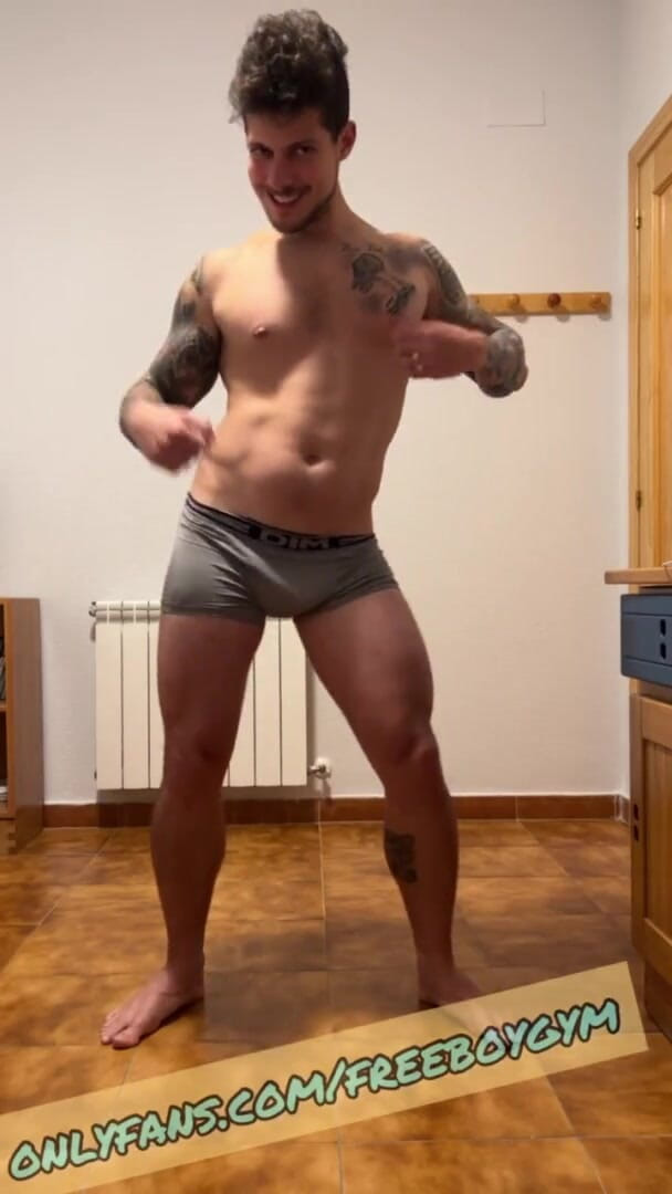 BoyGym: Ogromny tyłek tańczący model chłopca