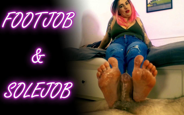 Lady_Angela: Lady Angela trabajando con el pie, jeans milf
