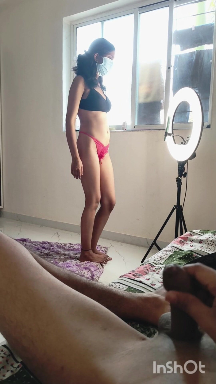 Desishycouple: Sensual Bhabhi Shivani fazendo ao vivo e masturbação do marido.