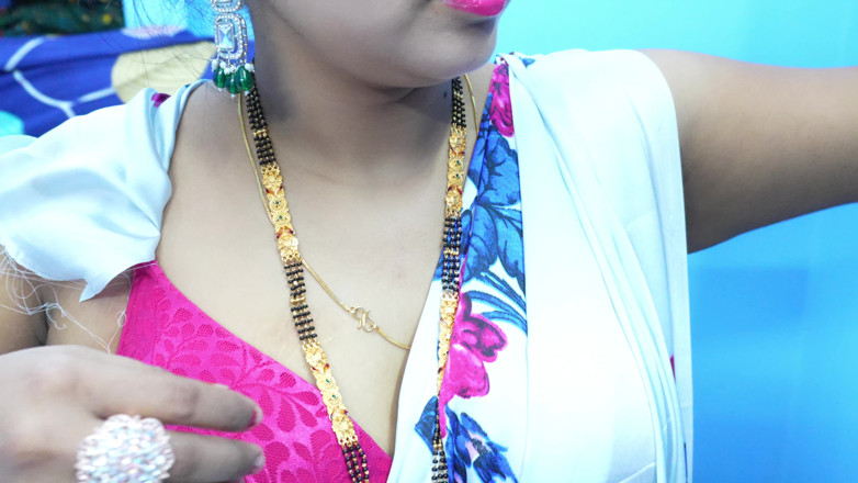 Nelam bhabhi: Urut bhabhi desi dan audio seks dubur seksi