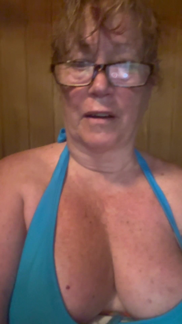 Big Ass 4 U: Leche mis tetas en el sauna