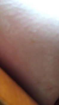 Mangiare e scopare milf con la figa pelosa paffuta. Un creampie enorme. Orgasmo pulsante femminile. Un primo piano stupendo.