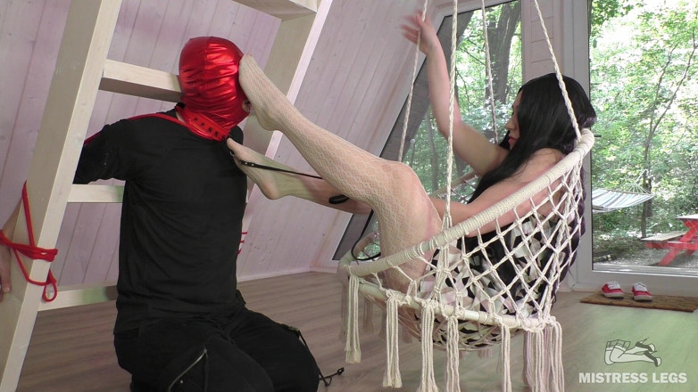 Mistress Legs: Amordazada de pies y adoración de culo de la dominatrix...