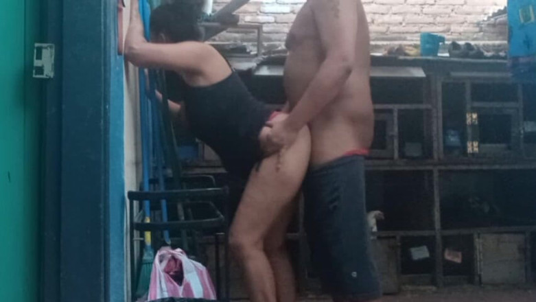 BigassMILF40: Ibu tiri India cuci baju, aku nggak bisa pamer pantat...