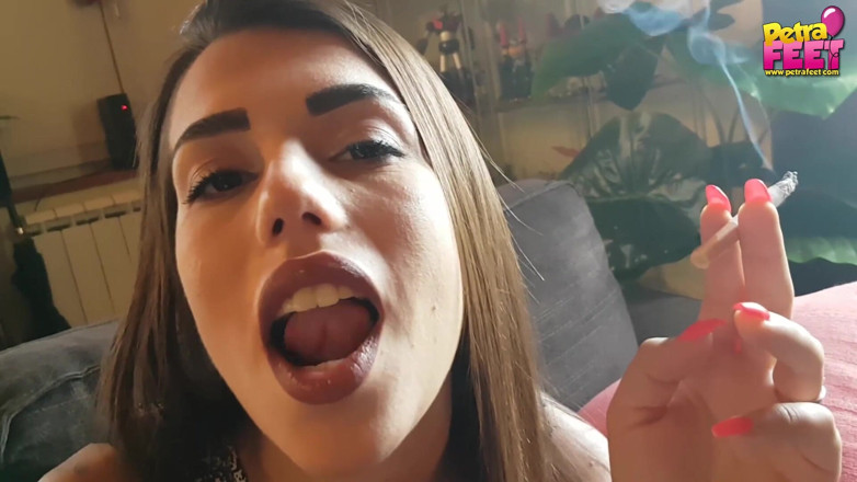 Smokin Fetish: Khuôn mặt xinh đẹp của cô ấy trên cam