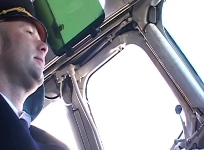 Public Lust: Une coquine se fait baiser dans l'avion