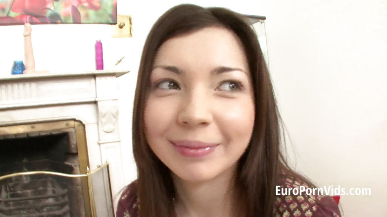 European fresh porn: Si rambut coklat yang kelihatan bagus debut dalam lucah