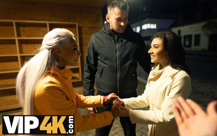 Swap4k: Wir haben sie an der bushaltestelle abgeholt, um zu ficken...