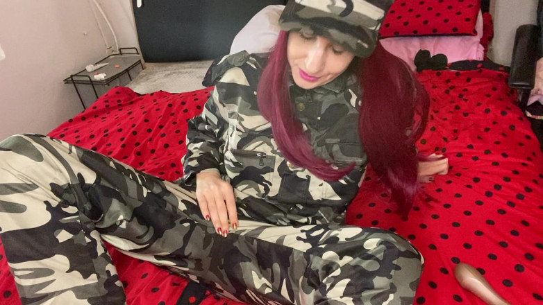 Cuteblonde666: Soldat masturbiert halloween 2021