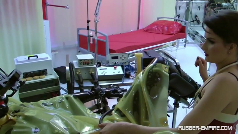 Amator Media: Lady Lilith - rubberen kliniek exxtreeem deel 3