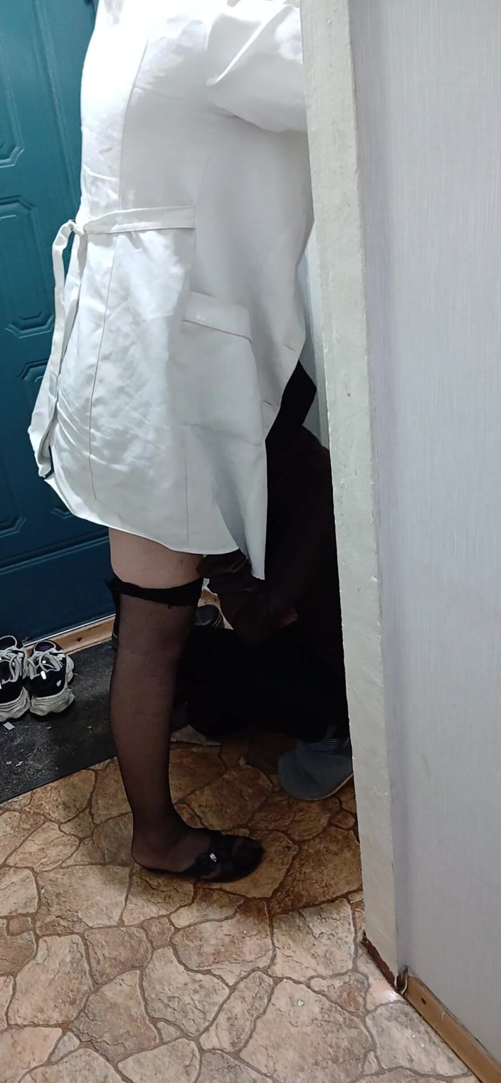 Lesbian-illusion: Une doctoresse MILF lesbienne éjacule dans la bouche d’une patiente