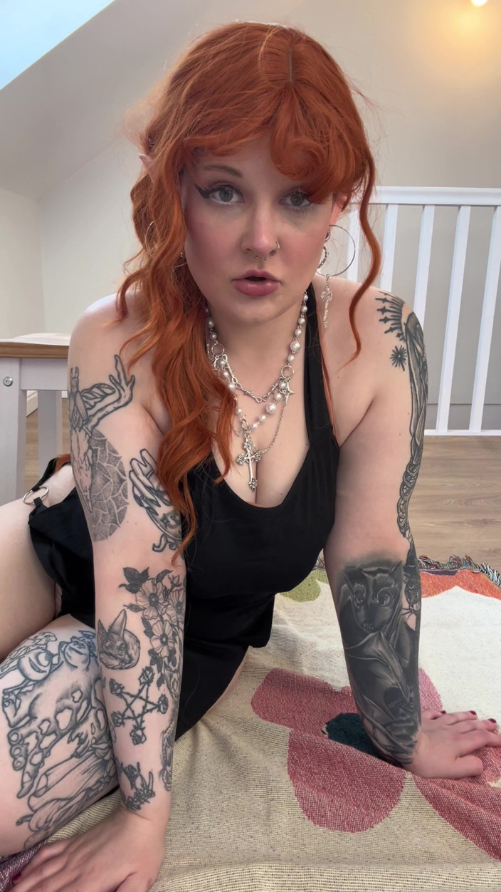 Bigtiddygoth: La ragazza dell'elfo trova umano ferita