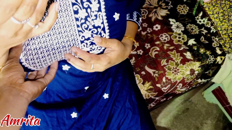 Amrita: घर में गर्ल फ्रेंड फ्रिस्ट टाइम चुदाई