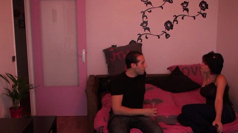 Nude in France: Max wordt uitgenodigd om een jonge en mooie slet met...