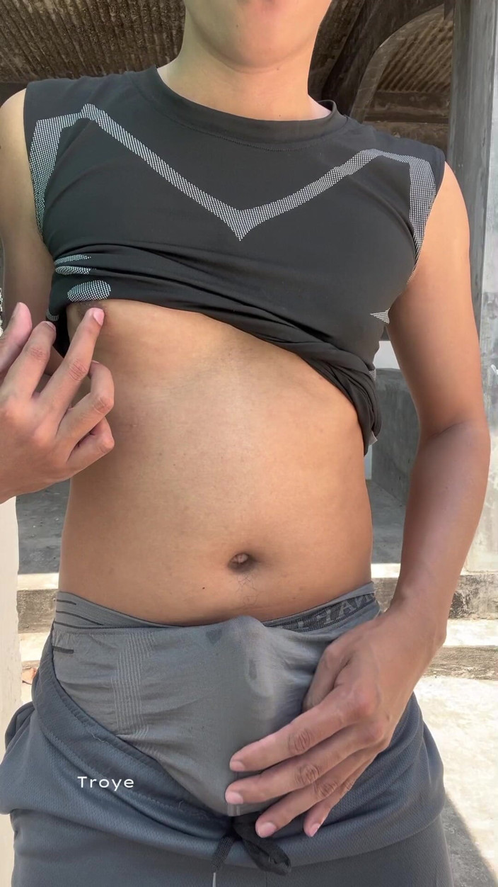Troye_AsianPinoy: Enges Fitnessstudio-outfit Lässt Mich Viel Kommen