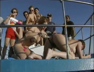 Vintage Usa: Orgie sexuelle sur le yacht, léchage de chatte et baise...