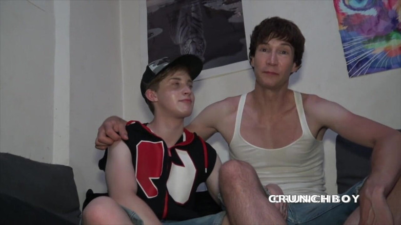 Gay fucked by surprise by straight friend: blond dziwka twink Andrea zerżnięta przez swojego prostego przyjaciela starszego