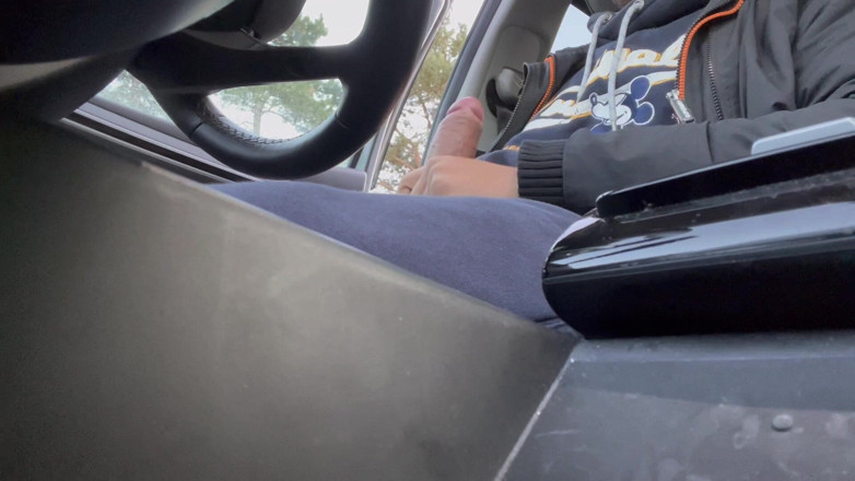 Kadu: Pelayaran di dalam mobil dan ketemu sama pria yang nggak...