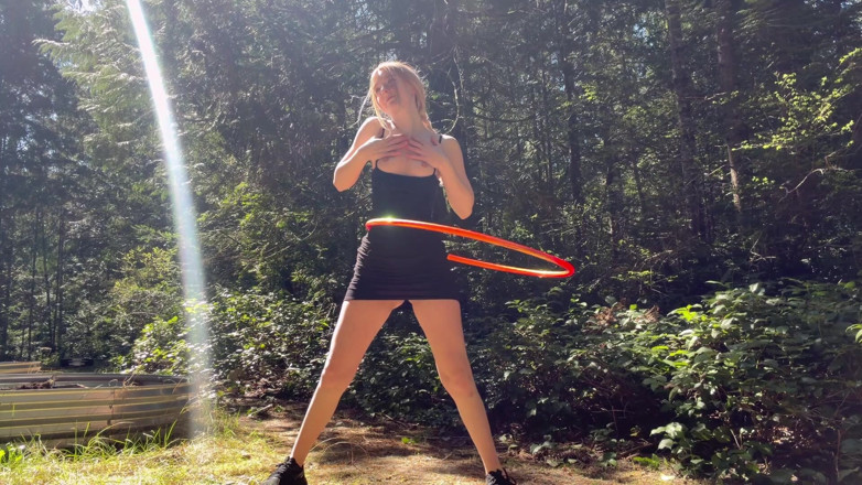 Destination Kat: Hula Hoop i Flash