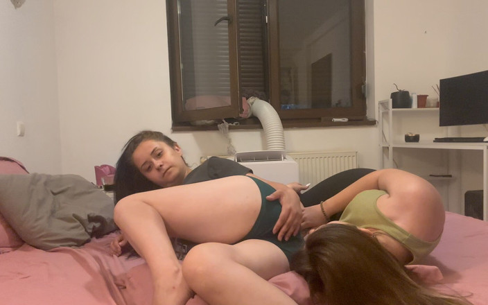 fartingclub01: Пукає їй в обличчя