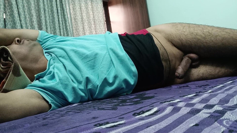 Rajasthani-old-lover: Lelaki desi India berkongkek dan mandi kasut dan melancap
