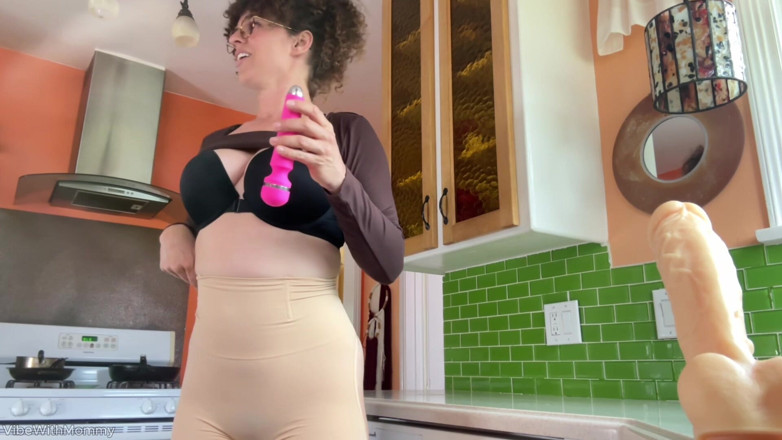 VibeWithMommy: Sexy manželka tě zahýbá přes obličej