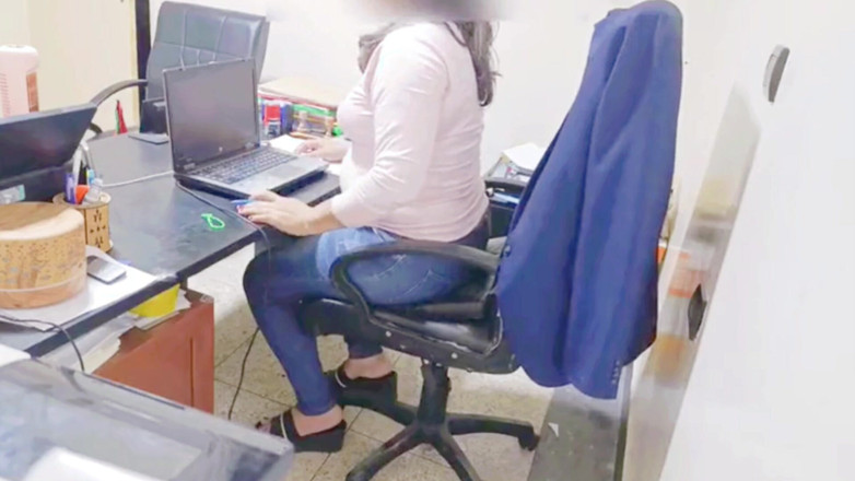 BBW LATINA: J’ai enfin obtenu que mon collègue me baise dans mon...