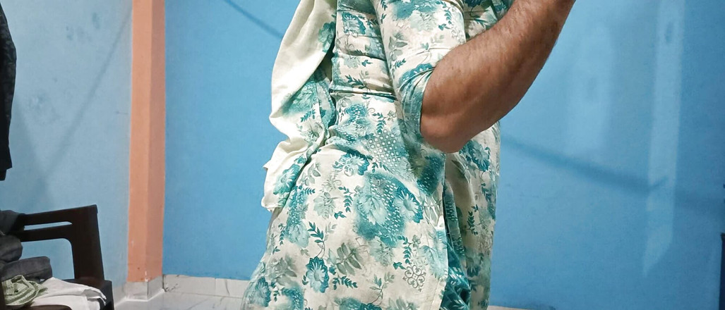 LovedSunsine1990: Masturbowała się w garniturze salwar żony