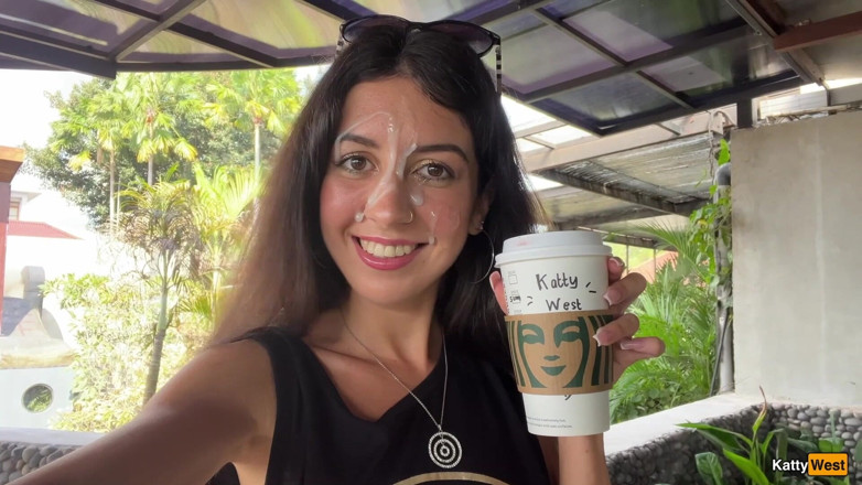 Katty West: スターバックスのクレイジーなカムウォーク - 公衆トイレでのフェラチオ、精子でコーヒーを飲む