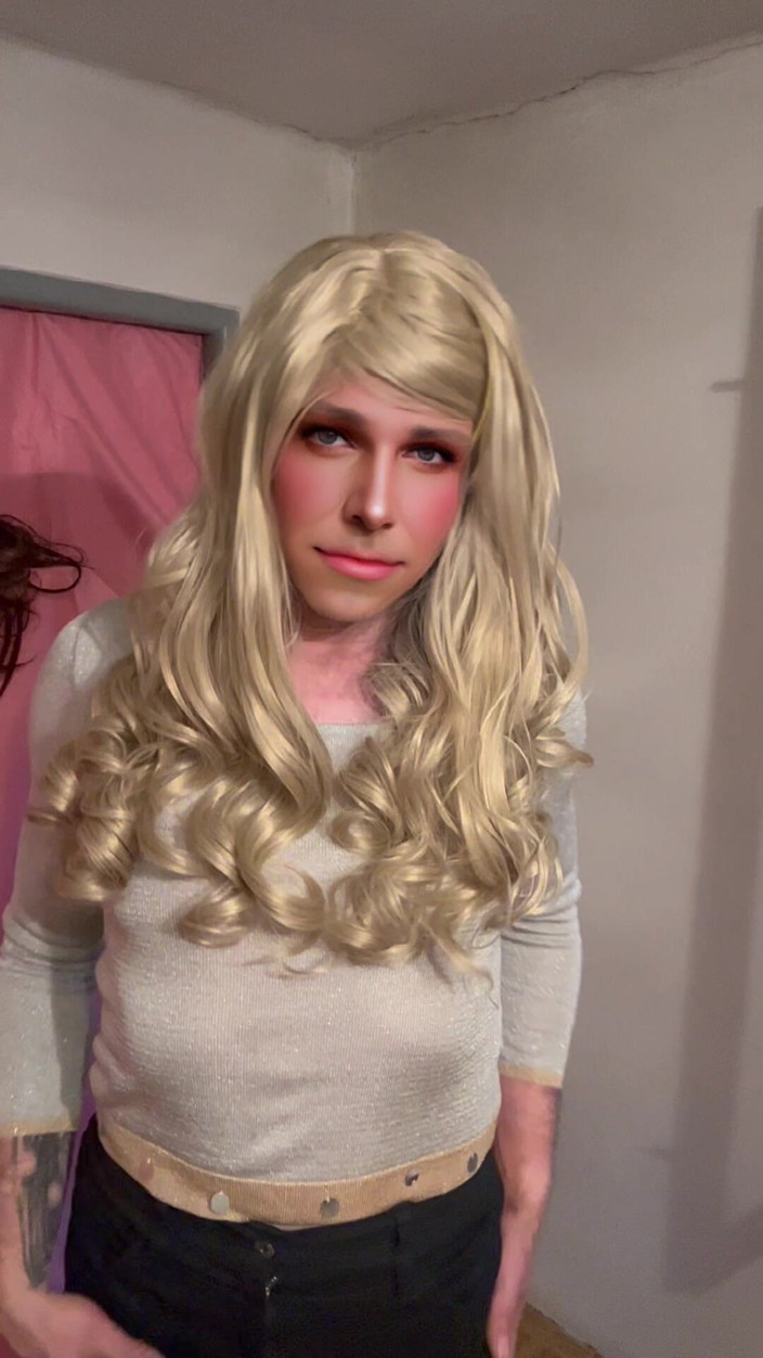 Laura Luiscz: Sissy Travestiet Cat looptraining
