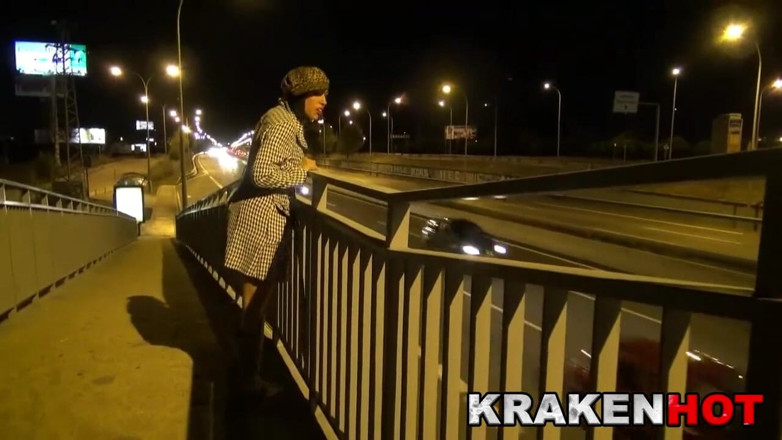 Krakenhot: Gros seins spécululaires, BDSM et soumission