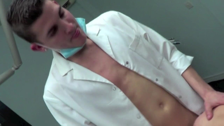 FIRST SEX EXPERIENCE WITH BOY: Sunny操hjis牙医一个穿着制服的性感年轻阿拉伯人