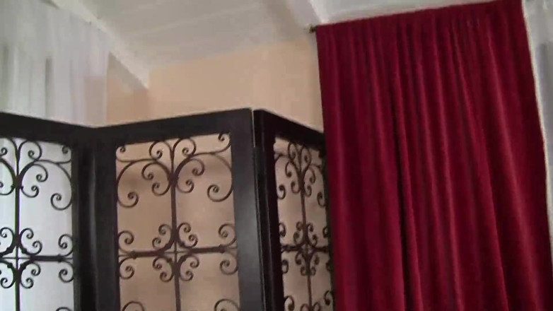 Milf in Love: Sexy milf con la figa bagnata viene sbattuta duramente