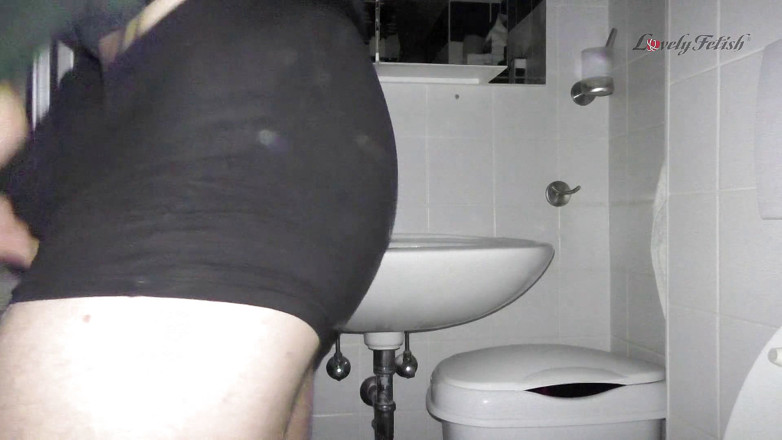 Lovely Male Fetish: Arons, premier clip de pipi