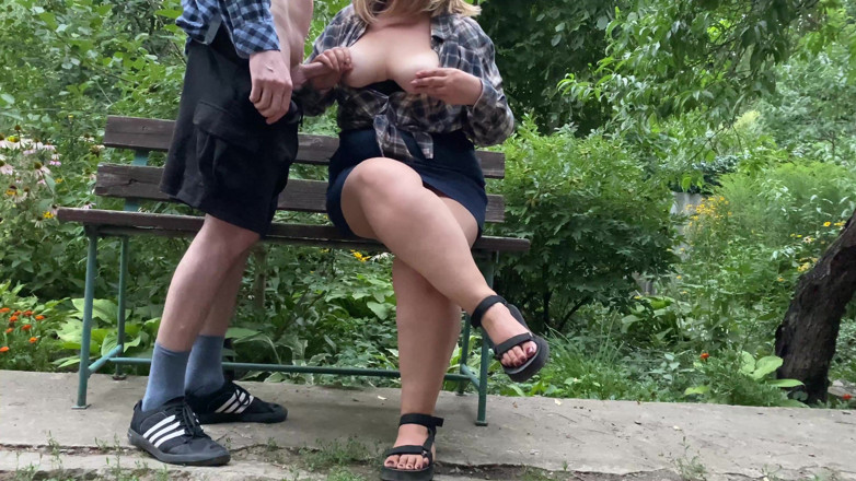 OurFetishLife: Ma belle-mère MILF me laisse jouir sur ses seins