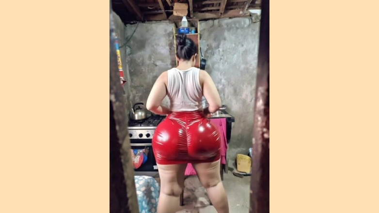 Xprohibidox1: Pantat besar mengongkeknya dengan skirt merah
