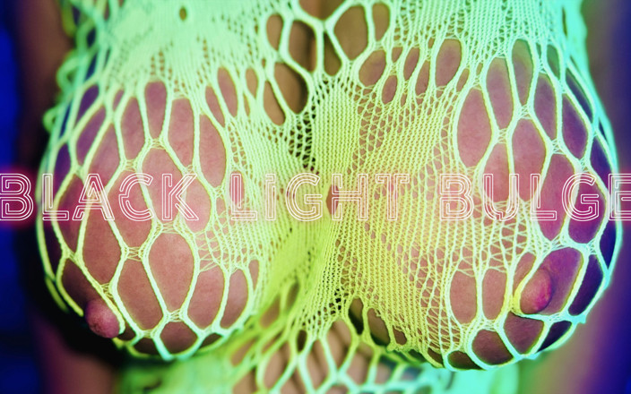 Peacock couple: Black Light Bulge